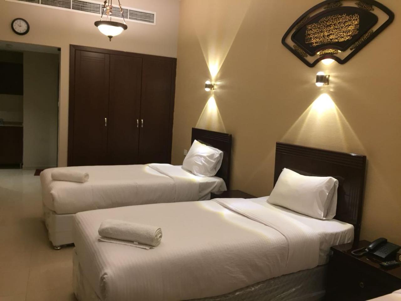 Taj Naif Hotel Дубай Экстерьер фото