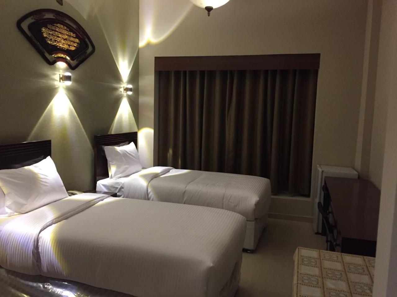 Taj Naif Hotel Дубай Экстерьер фото