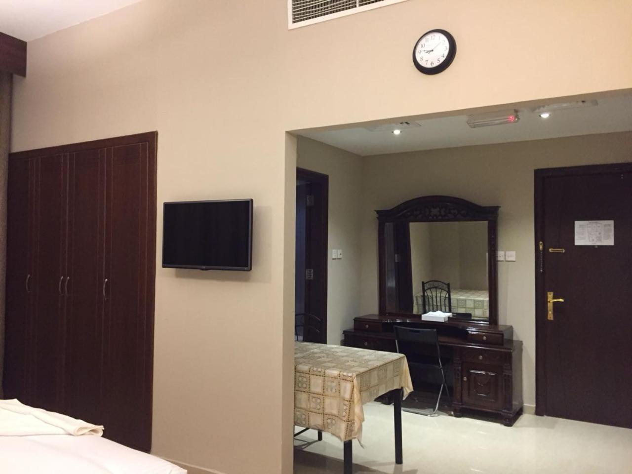 Taj Naif Hotel Дубай Экстерьер фото